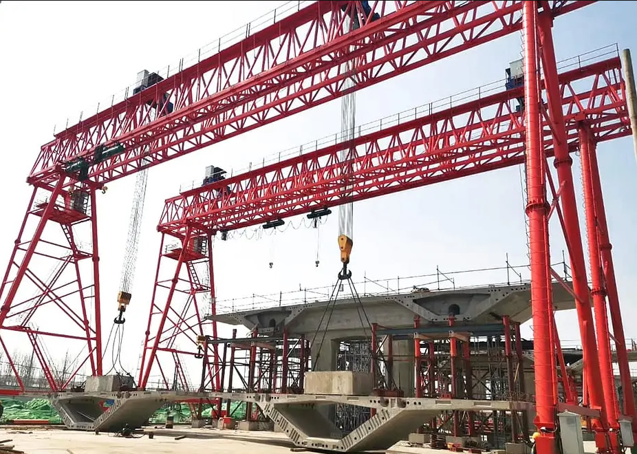 4臺100+100噸桁架門式起重機交付使用